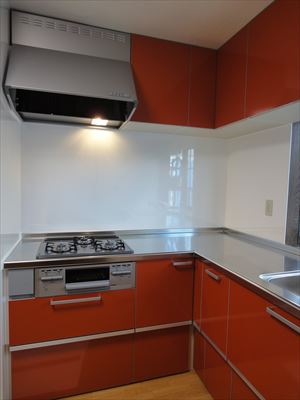 鮮やかな赤のキッチンでイメージチェンジ 鮮やかな赤のキッチンでイメージチェンジ